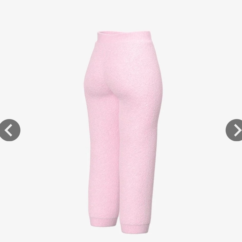 Pleshy Joggers in Soft Pink